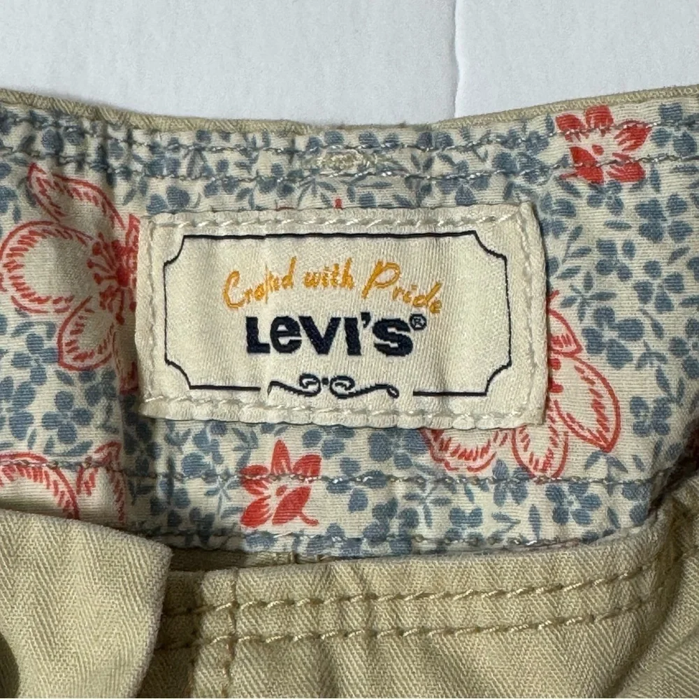 Levi's Women's Tan Cargo Shorts